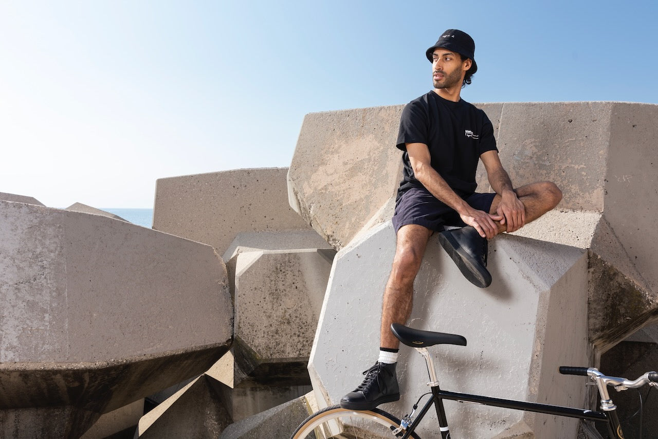 Café du Cycliste 短T Enzo T-Shirt Black 黑 男女共版 - agnès b. 聯名