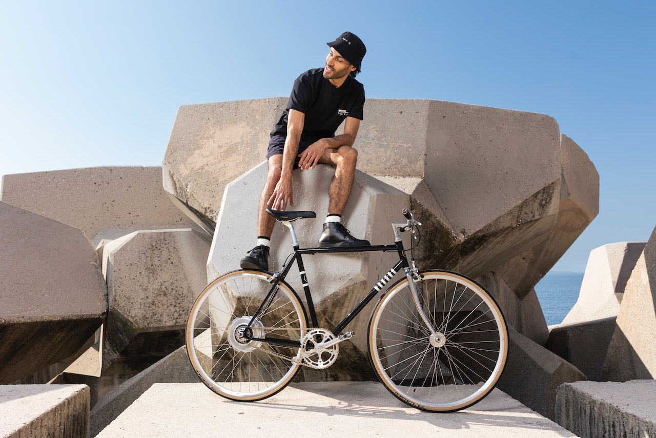 Café du Cycliste 短T Enzo T-Shirt Black 黑 男女共版 - agnès b. 聯名