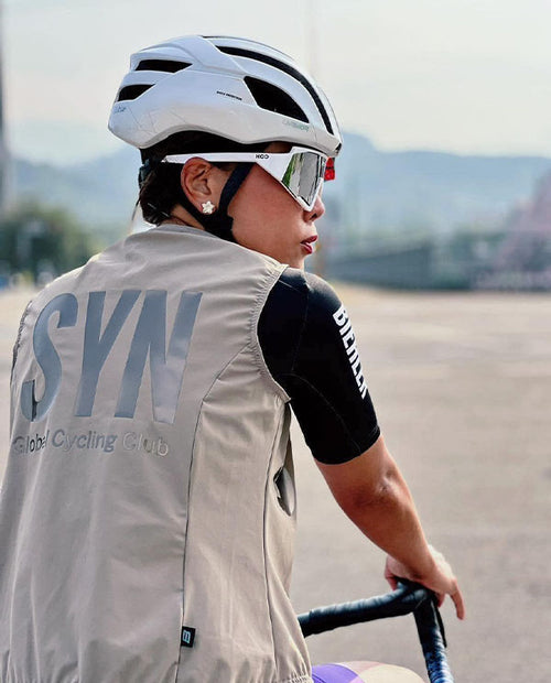 Biehler 防風背心Syndicate Gilet Desert Brass 女-淺砂金