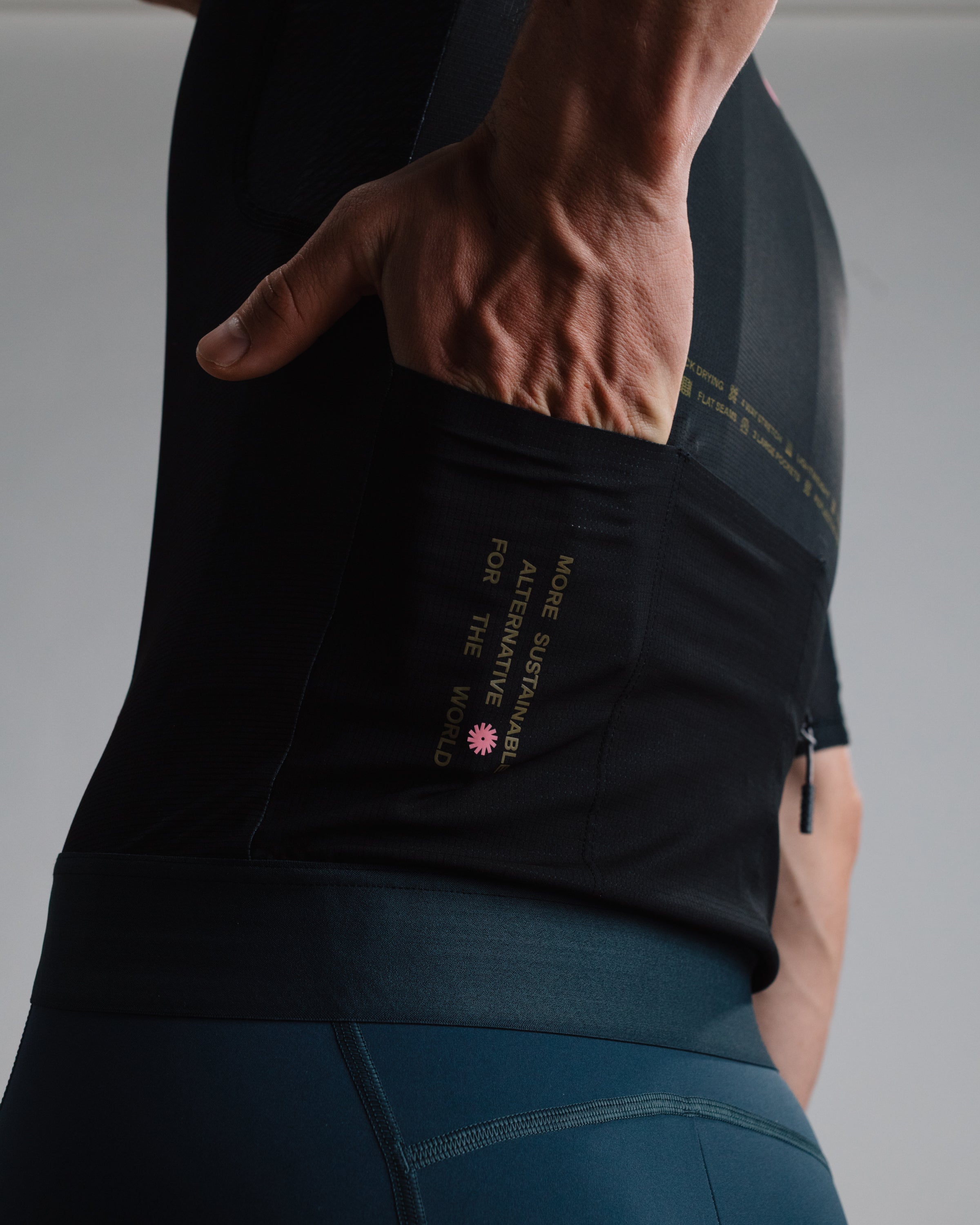 Isadore 車衣 Alternative Jersey Black 男款 黑底粉標