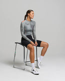 Pedla 薄長袖車衣Pro Pursuit LS 2.0 Jersey Motion Graphite 女款 城市灰