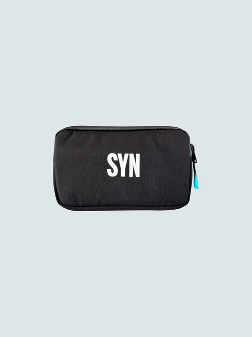 SYN 包 Pro Pouch Black 手機包 黑