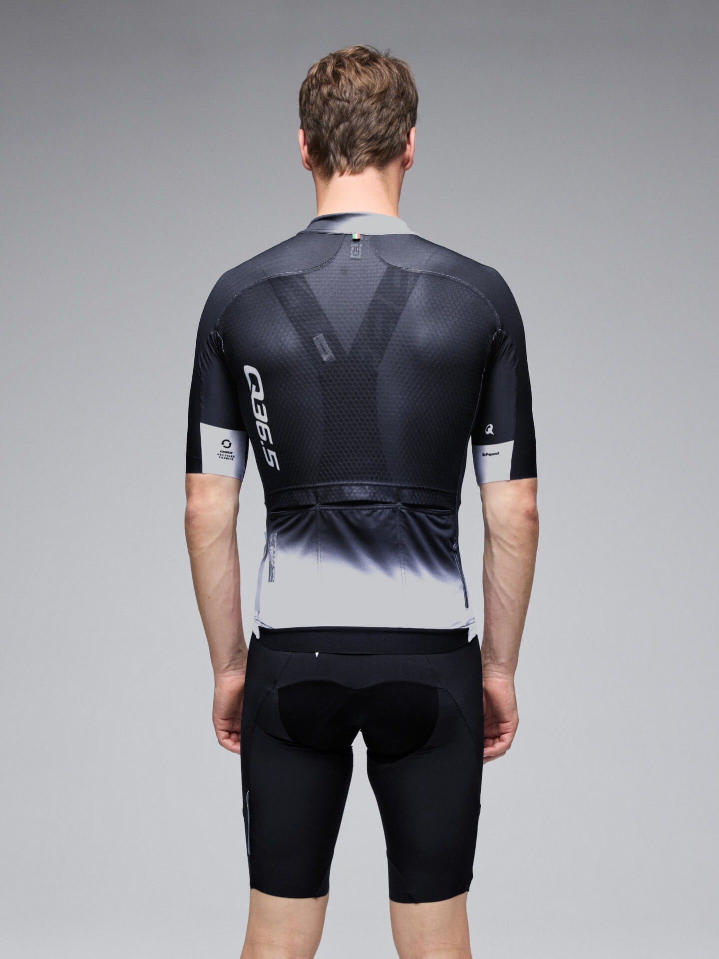 Q36.5 車衣 Gregarius Pro Collar Fade Jersey Black 男款 黑