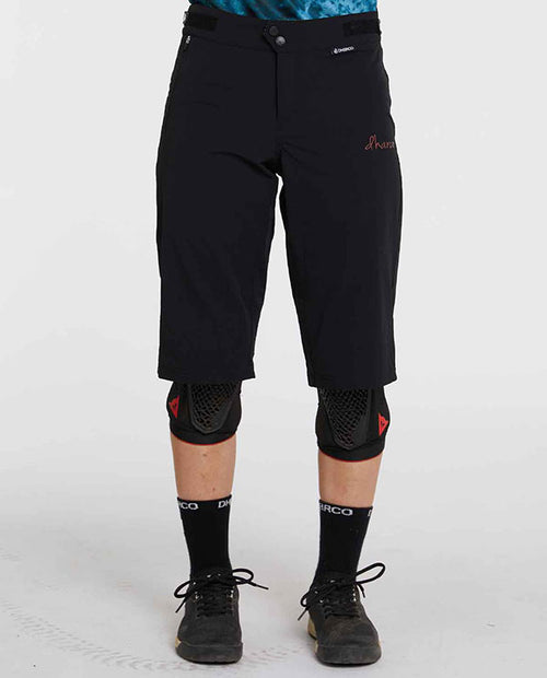 DHaRCO 機能短褲Gravity Shorts Black 女-黑